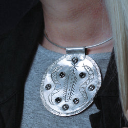 DAMBALLA PENDANT IN SILVER AND GEMSTONE