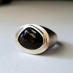 SIGNET RING IN SILVER WITH BLACK SPINEL - ONE OFF