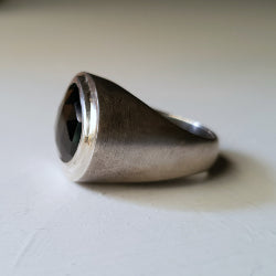 SIGNET RING IN SILVER WITH BLACK SPINEL - ONE OFF