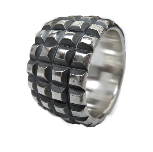 GRENADE RING IN SILVER