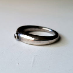 ORGANIC TAPERED RING IN SILVER WITH RHODALITE