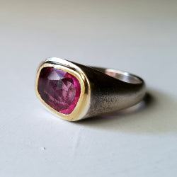 SIGNET RING IN SILVER WITH PINK TOURMALINE AND GOLD