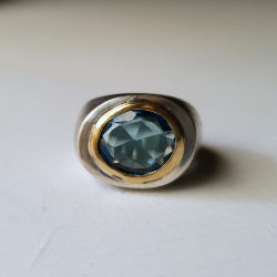 SIGNET RING WITH TOPAZ IN GOLD SETTING