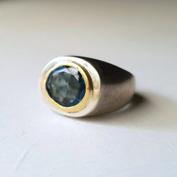 SIGNET RING WITH TOPAZ IN GOLD SETTING