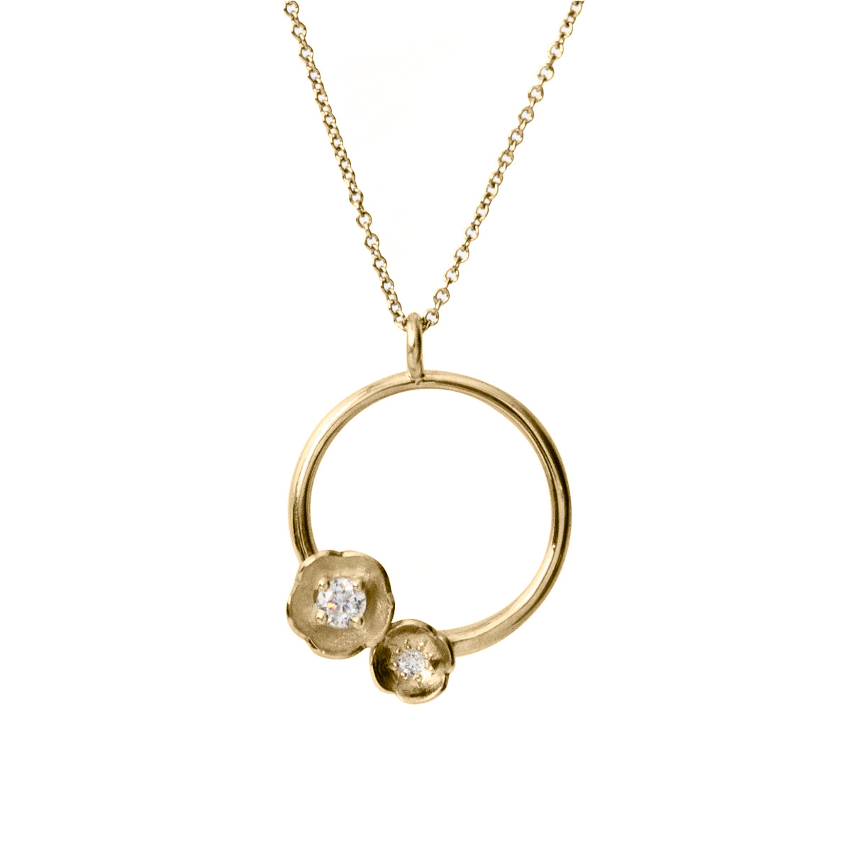 circular pendant in gold featuring two flowers set with diamonds 